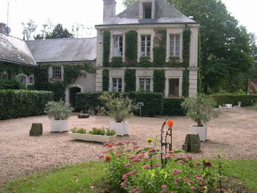 Hostellerie Du Chateau De L'Isle La Croix-en-Touraine Room photo