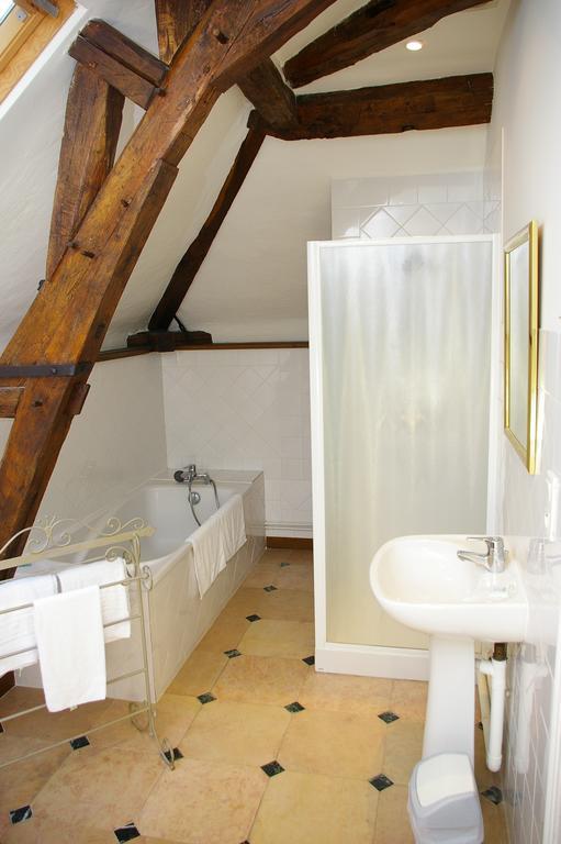 Hostellerie Du Chateau De L'Isle La Croix-en-Touraine Room photo