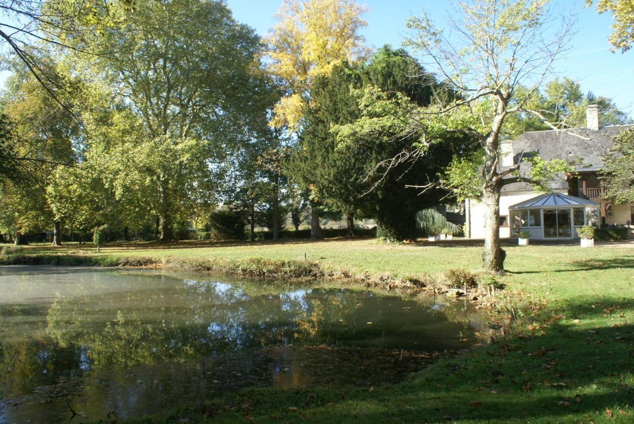 Hostellerie Du Chateau De L'Isle La Croix-en-Touraine Exterior photo