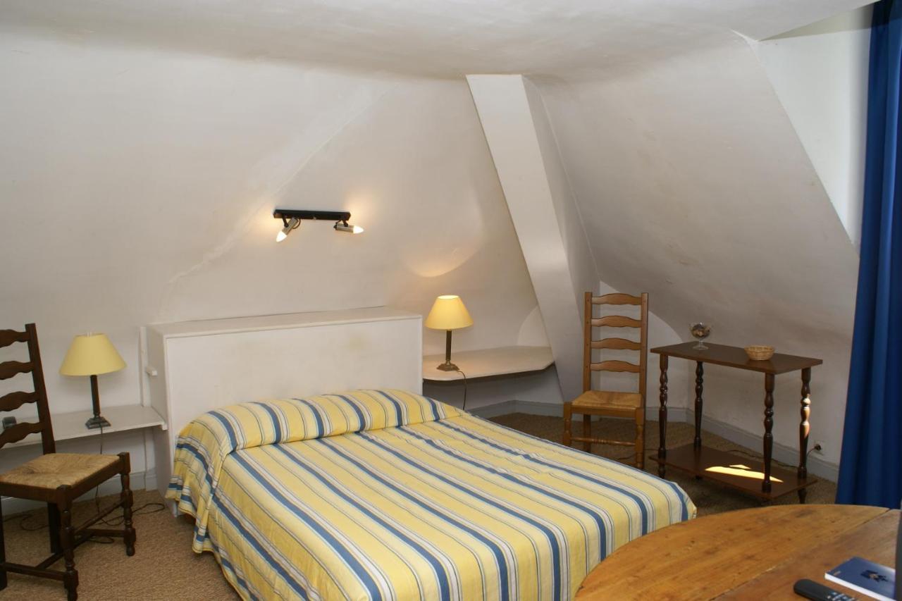 Hostellerie Du Chateau De L'Isle La Croix-en-Touraine Exterior photo